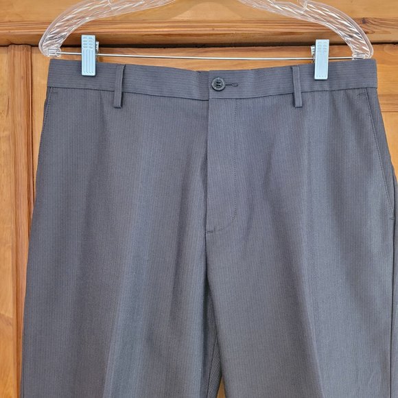 Dockers Signature Khaki Classic Fit  D3 Dress Pant. Size 33x32 - Picture 12 of 15